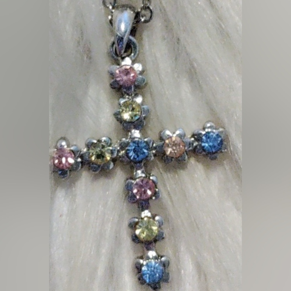NWOT Necklace Cookie Lee Cross w pastel crystals, pink Crystal heart 20” silver
